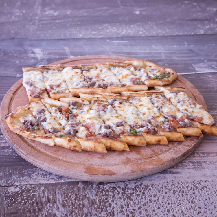 Kuşbaşılı Kaşarlı Mantarlı Pide