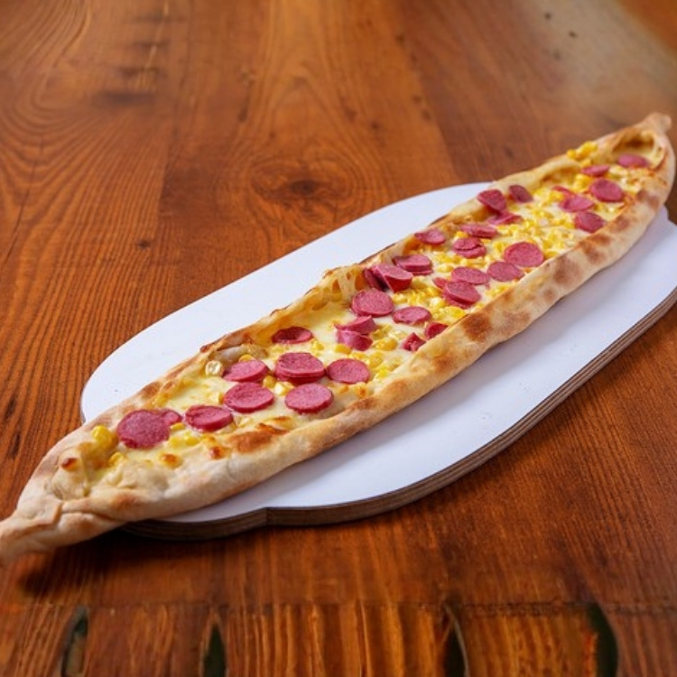 Kaşarlı Sosisli Pide