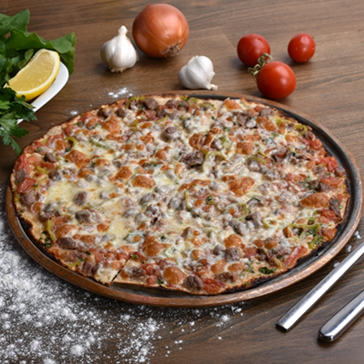 Kuşbaşılı Kaşarlı Lahmacun